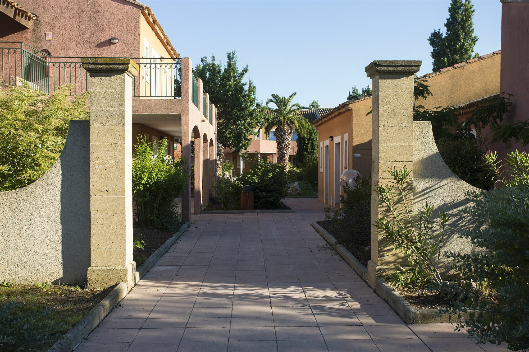 Sowell Residences Les Mazets อาร์ลส์ ภายนอก รูปภาพ